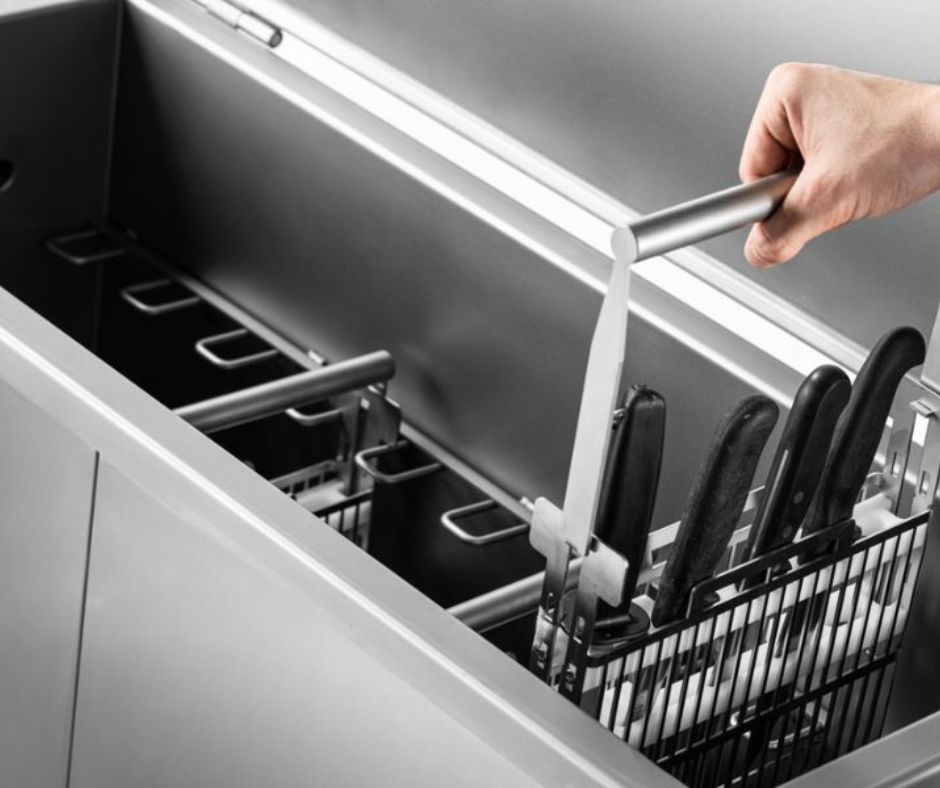UV-C or Ozone: how are knives sterilized and which is the most effective system?
